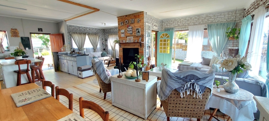 5 Bedroom Property for Sale in Sunrise On Sea Eastern Cape